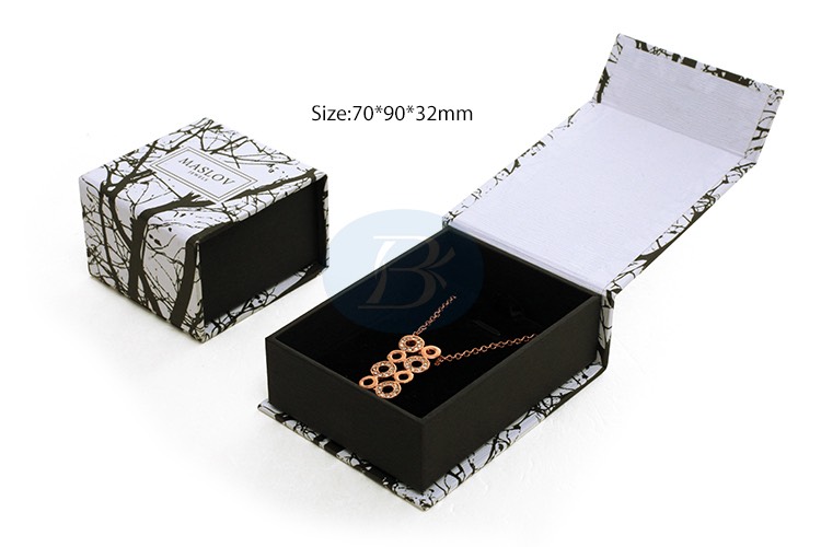 custom pendant jewelry cases