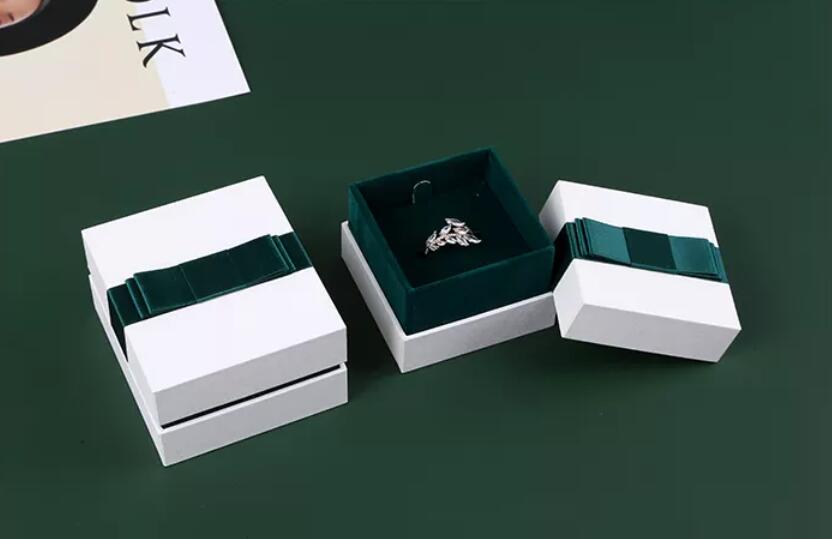 What are the benefits of custom jewelry gift boxes?