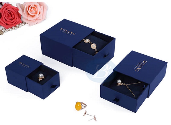 How should jewelry packaging boxes be stored?