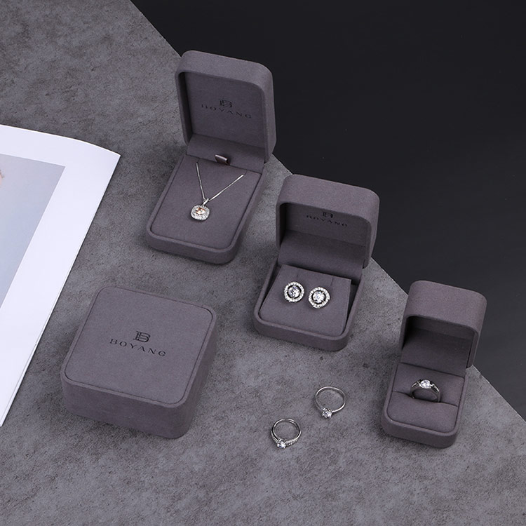 China small velvet jewelry box, custom luxury jewelry box manufacturers