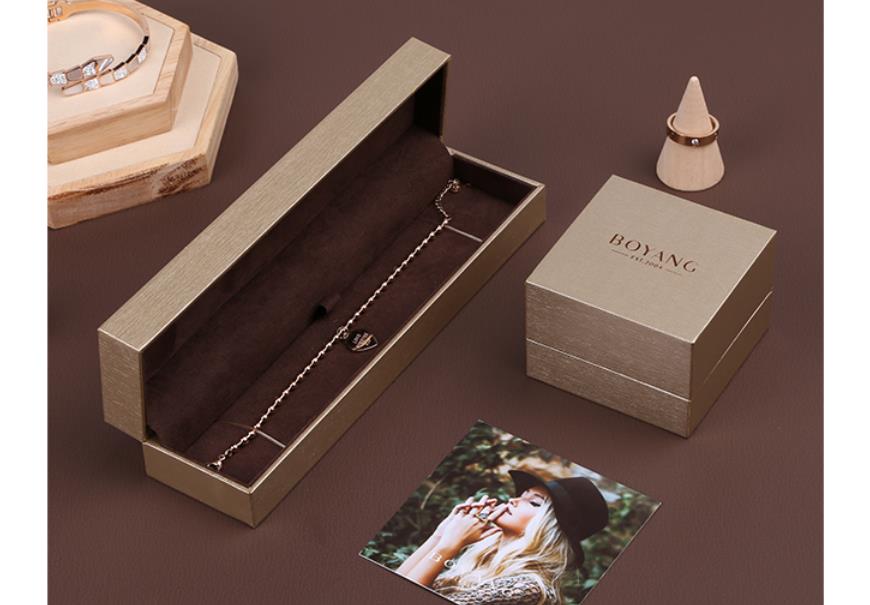 1. How to enhance the competitiveness of marketing through jewelry box design?