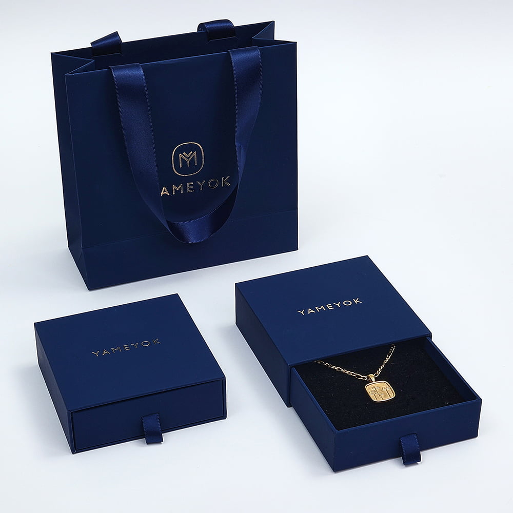 Navy Blue Velvet Necklace Box, 2 Pack, Rich Luxury Suede, Elegant Diamond Necklace  Case, With Black Velour Interior, Jewelry Display Gift Box, For Unique  Proposal, Engagement Or Wedding : Buy Online at