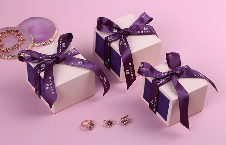 What is the future development of the jewelry packaging box industry?