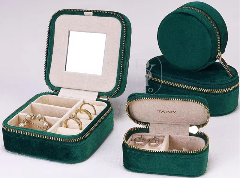 Velvet jewelry box cleaning: 3 ways to make your jewelry box look new