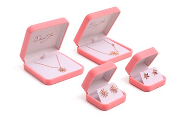 How to distinguish the jewelry necklace material?