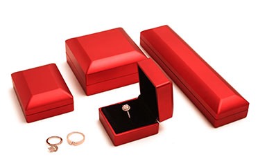 DIY RING BOXES THAT ADD ROMANCE TO A SPECIAL MOMENT