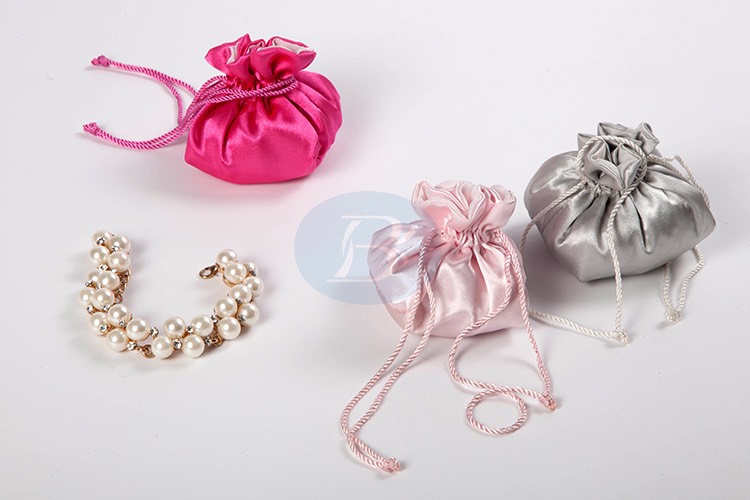 custom satin jewelry pouches