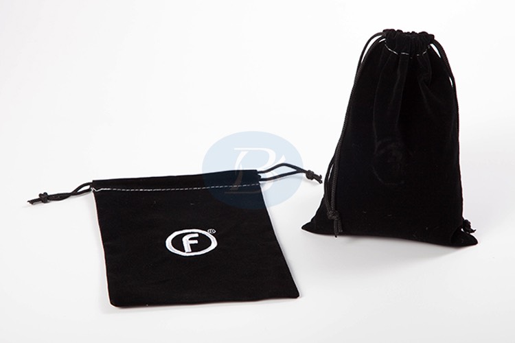 customized velvet drawstring gift bag 