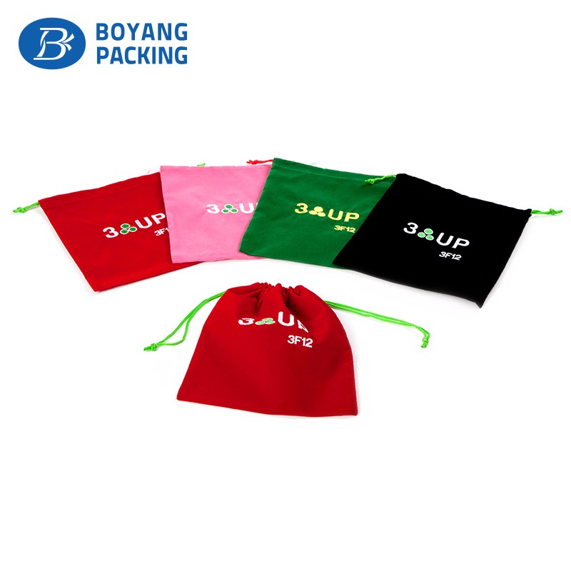 Velvet jewelry pouches with embroidery logo