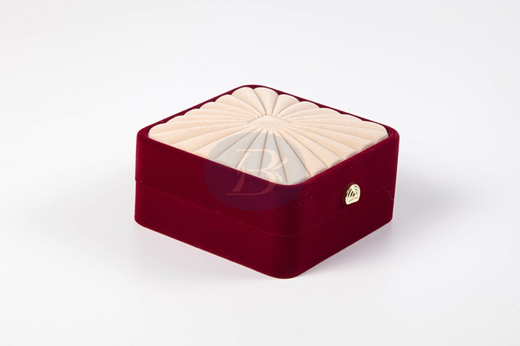 Custom jewellery presentation boxes