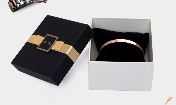 Custom jewelry packaging