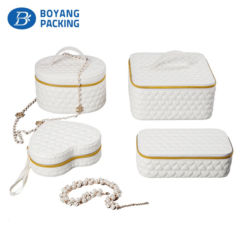 The style is rich in tall white jewelry box