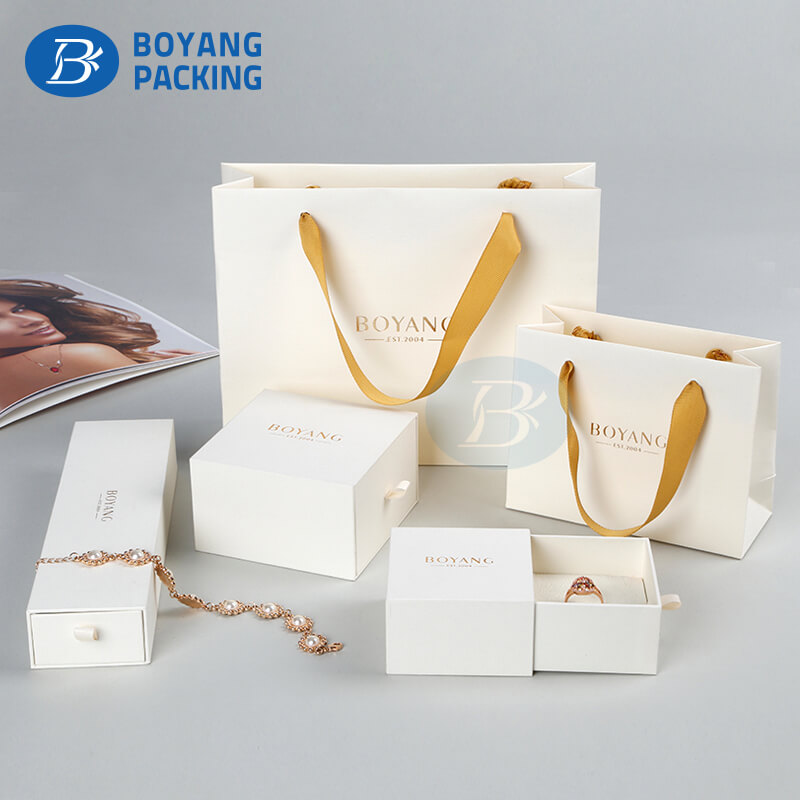 Portable paper bag wholesale,jewelry box factory. Jewelry box