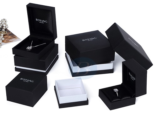 What kind of design makes the jewelry packaging boxes more popular?