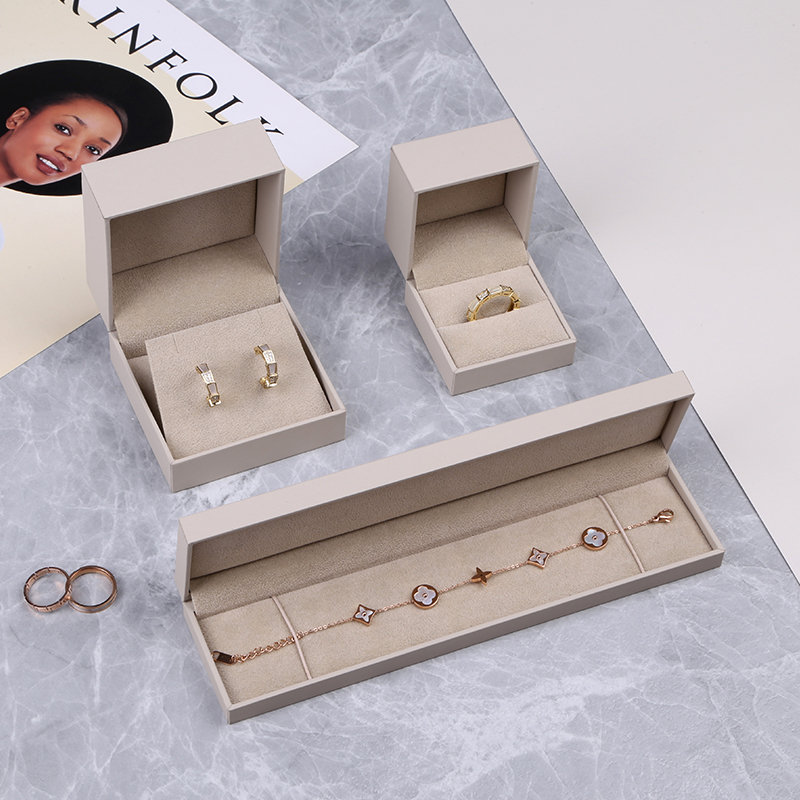 Wholesale Customized Logo Hot Sell Recycle Ring Earring Case Luxury Plastic Clamshell Jewelry Box