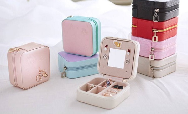 6 Benefits of Using a Travel Jewelry Box