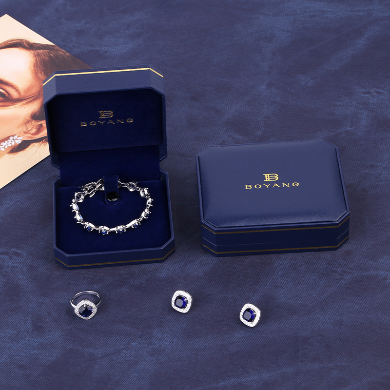 Factory Custom Logo High Quality Wedding Elegant Ring Earring Case Luxury Plastic Clamshell Jewelry Box
