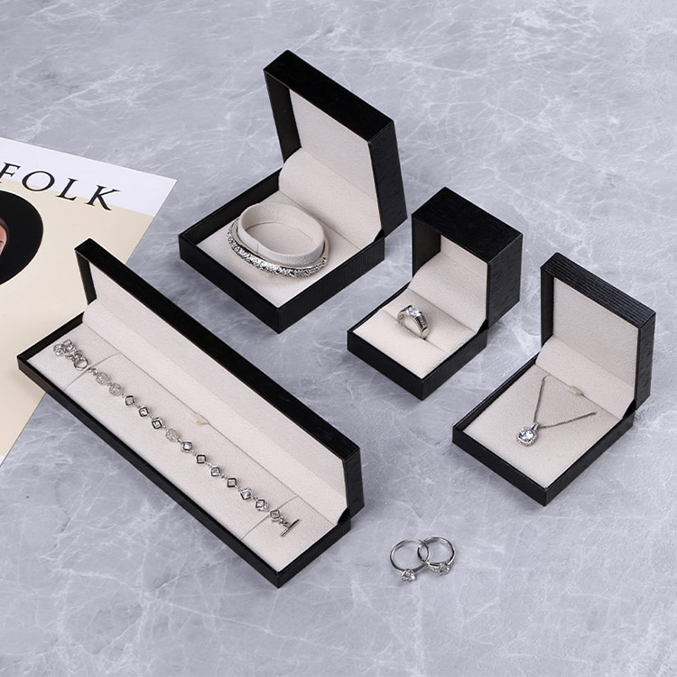 Custom jewellery box for necklaces