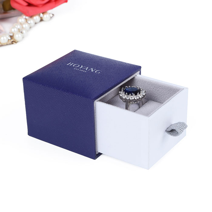China High End Luxury Plastic Custom Fashion Jewelry Gift Box Ring Packaging Box