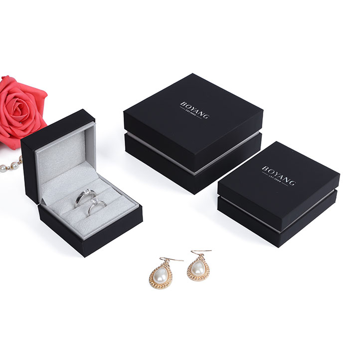 Custom jewelry packaging, jewelry package design.