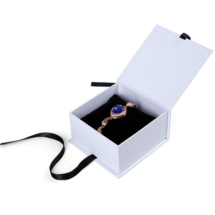 white necklace box wholesale