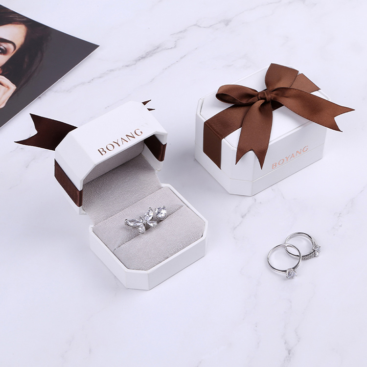 Delicate new style white luxury custom wedding ring gift box with ribbon