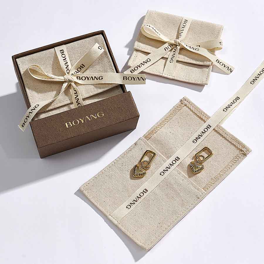 Custom jewelry hotsell pouches with logo