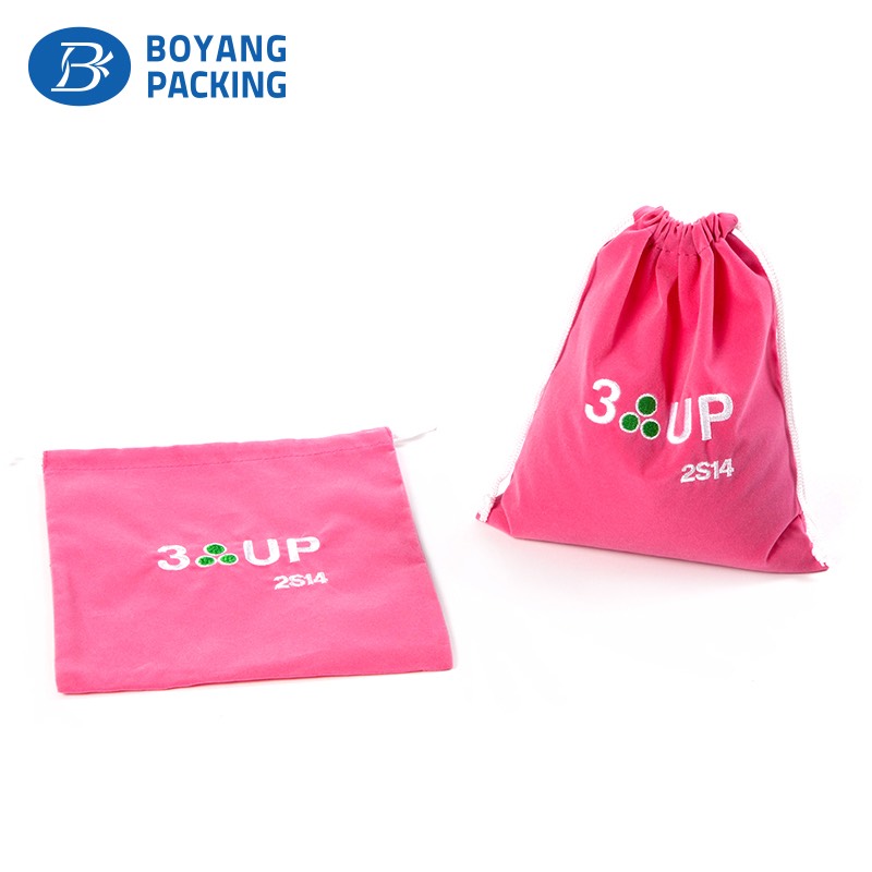 Velvet jewelry pouches with embroidery logo