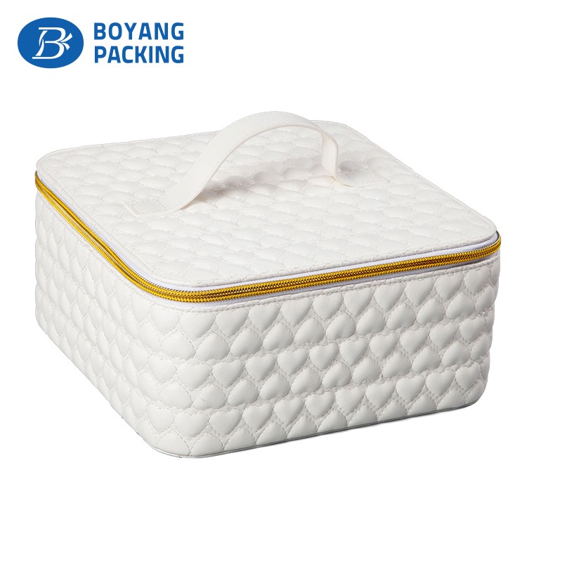 The style is rich in tall white jewelry box