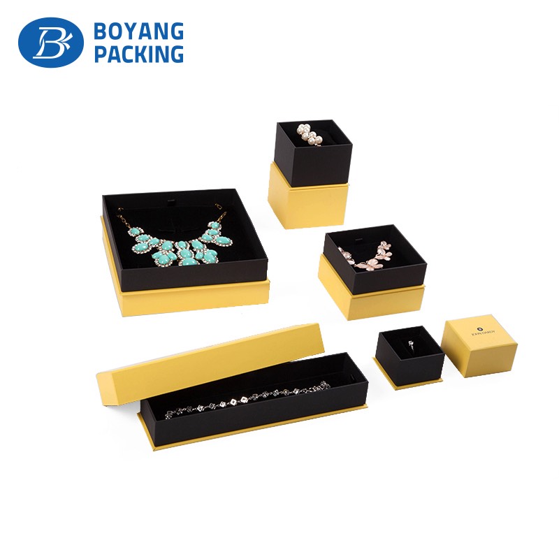 Choose a nice jewelry box for your jewelry