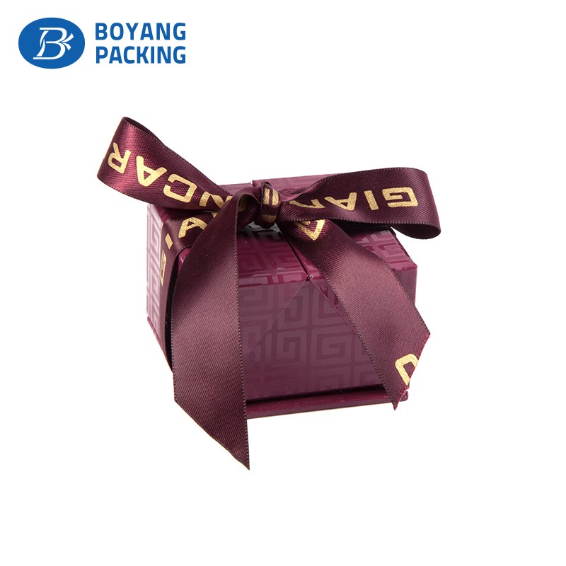Exquisite workmanship is designed plastic box jewelry