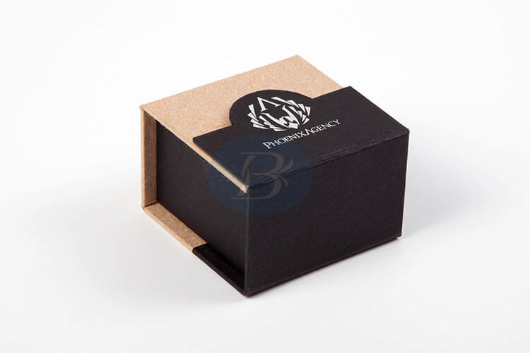 What should I pay attention to in the logo design of the font of the custom gift box.