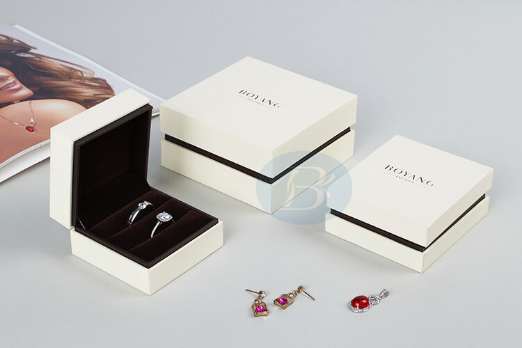 Custom ring box Custom ring box