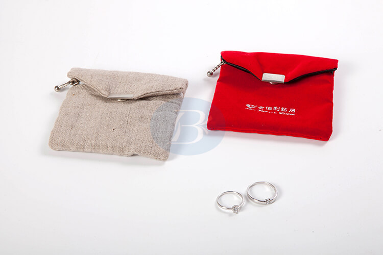 How to choose quality jewelry pouch?