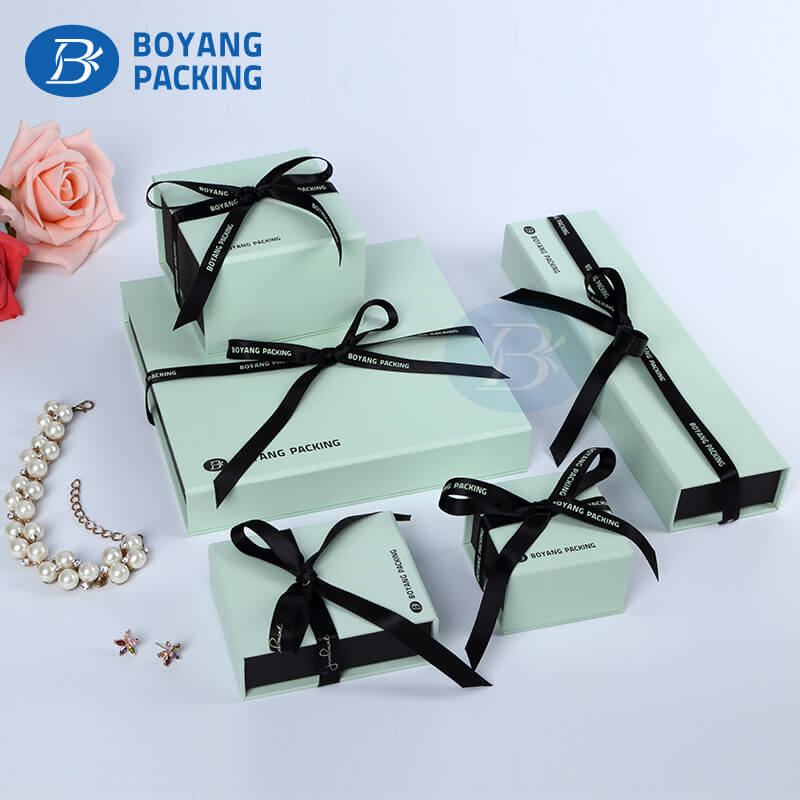 The press pattern of customized jewelry packaging boxes?