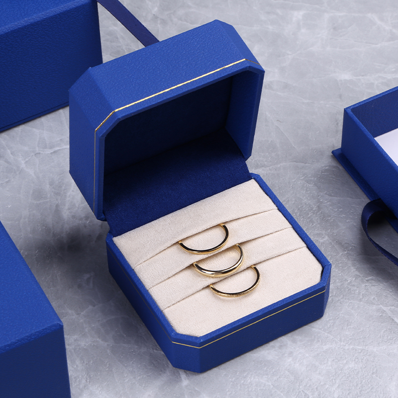 Customized Logo Hot Sell Recycle Engagement Ring Earring Case Luxury Plastic Clamshell Girls Jewelry Box