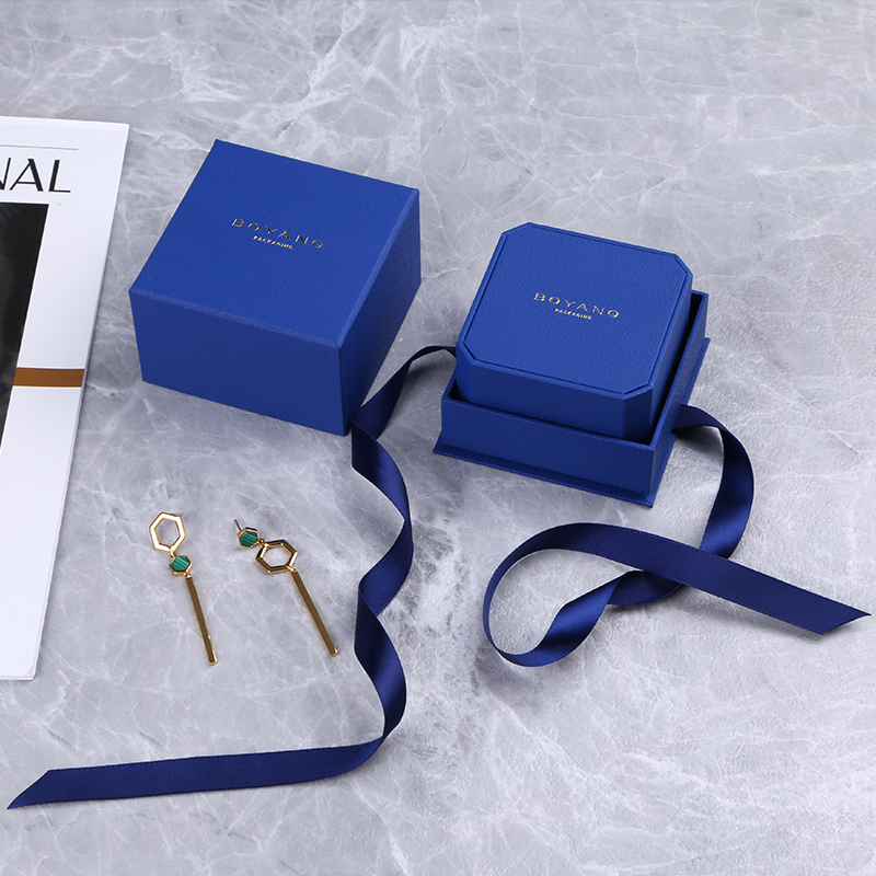 Customized Logo Hot Sell Recycle Engagement Ring Earring Case Luxury Plastic Clamshell Girls Jewelry Box
