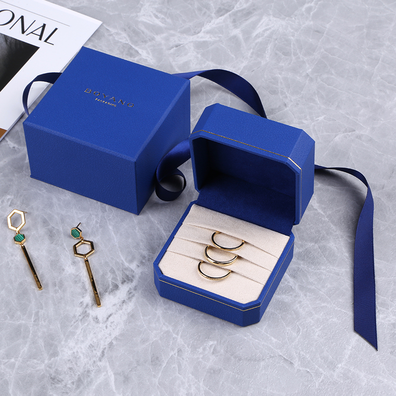 Customized Logo Hot Sell Recycle Engagement Ring Earring Case Luxury Plastic Clamshell Girls Jewelry Box