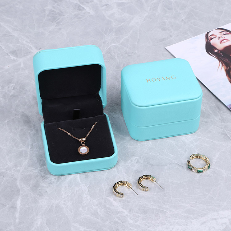 Factory Customized Logo High Quality Luxury Plastic Clamshell Necklace Jewelry Set Box