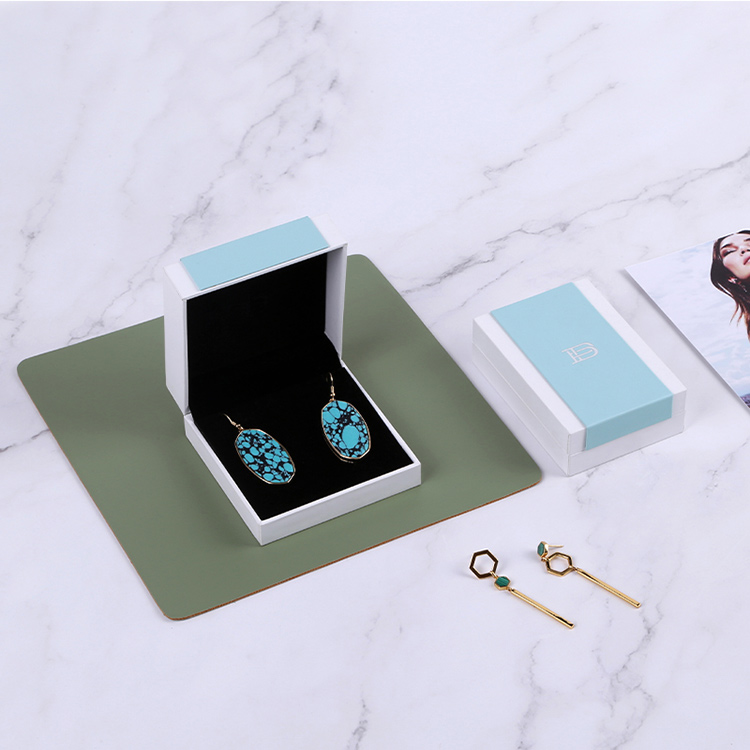 Professional custom logo pendant necklace gift box packaging