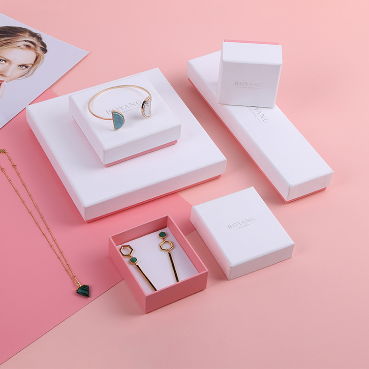 Wholesale luxury paper cardboard bracelet gift box custom
