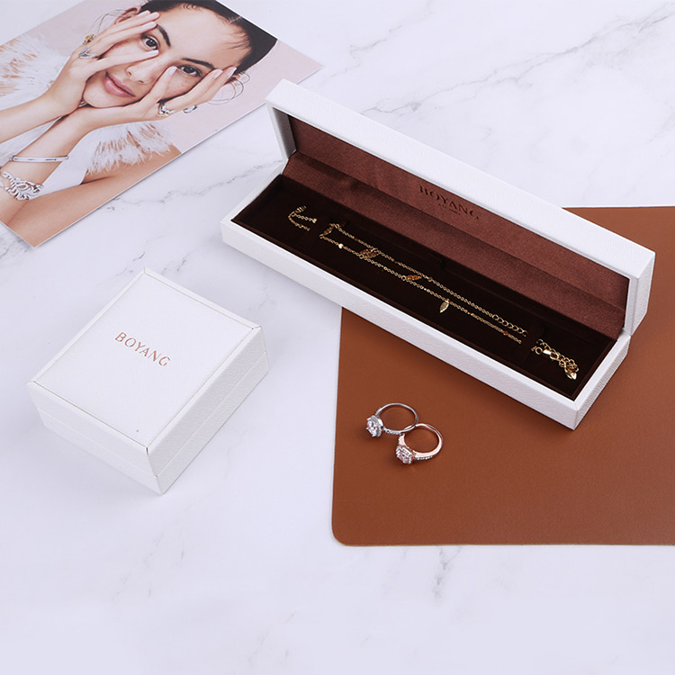 Custom new products white custom jewelry plastic box to hang necklaces
