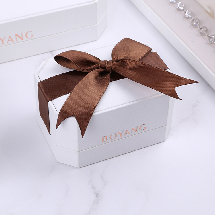 Delicate new style white luxury custom wedding ring gift box with ribbon