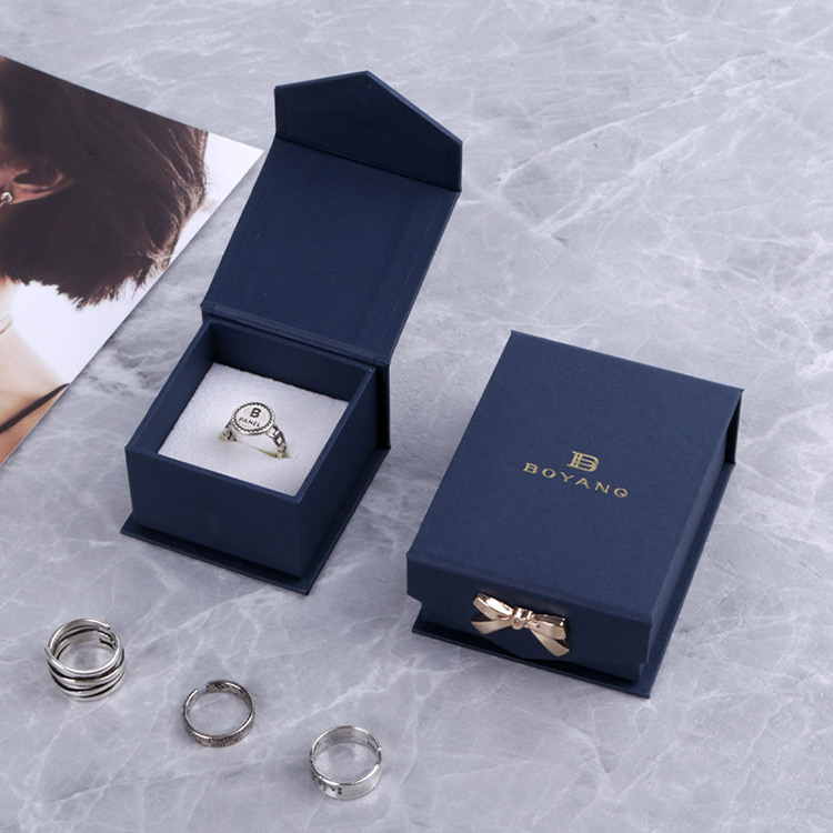 Wholesale luxury blue long magnetic gift necklace box packaging