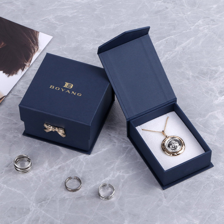 Wholesale luxury blue long magnetic gift necklace box packaging