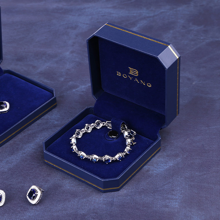 Free sample romantic blue best luxury custom pendant box for gift