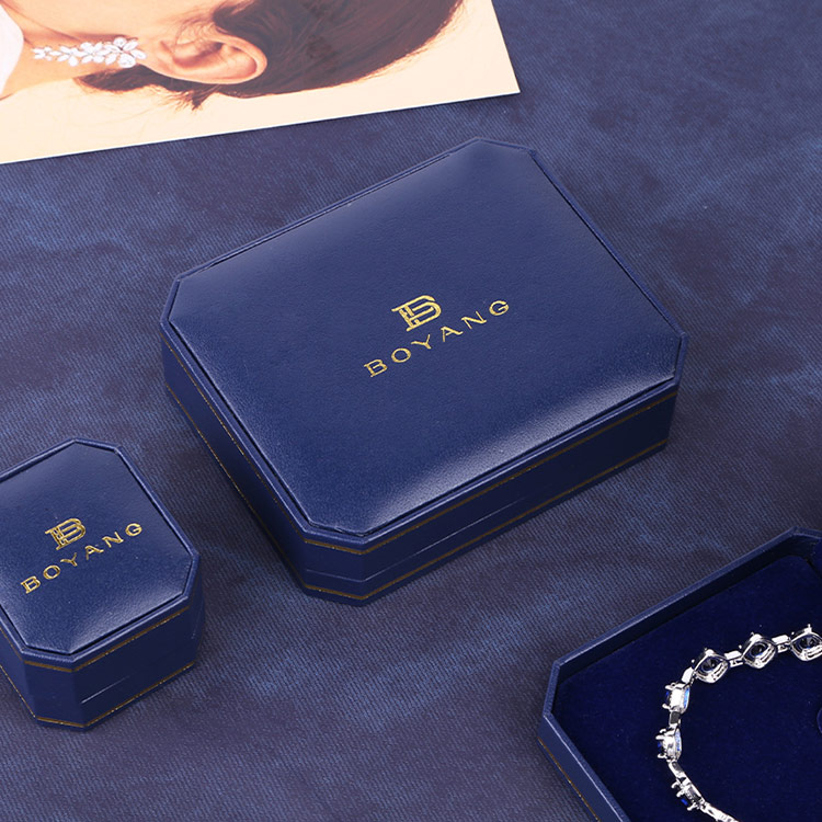 Free sample romantic blue best luxury custom pendant box for gift