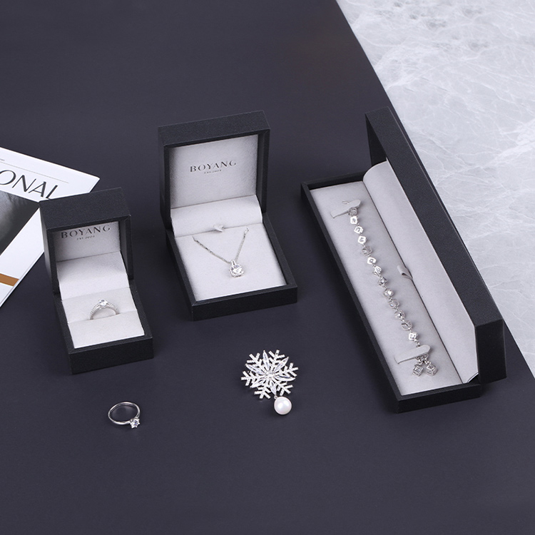 Exquisite handmade black custom pearl necklace gift box