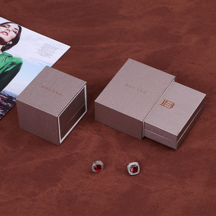 Low moq luxury plastic packaging prayer custom bracelet gift box