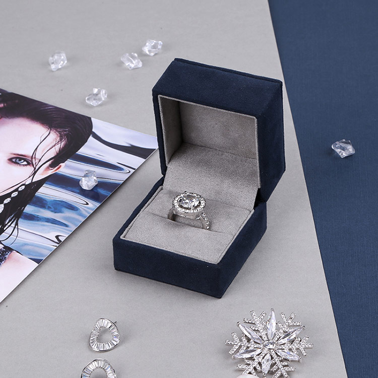 Manufacturers custom luxury blue velvet bangle plastic box with logo